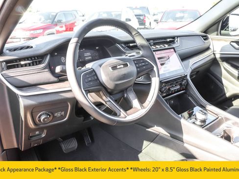 New 2025 Jeep Grand Cherokee Limited w/ Black Appearance Package image 4