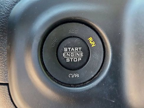 Used 2022 Jeep Wrangler Sport AWD/4WD image 23