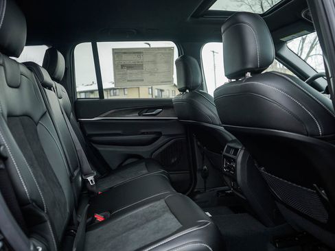 New 2026 Jeep Grand Cherokee Laredo image 13