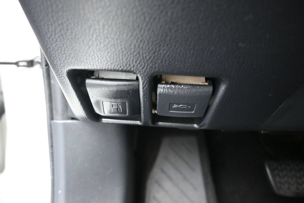 Used 2019 Toyota RAV4 Limited w/ Carpet Mat Package AWD/4WD image 28