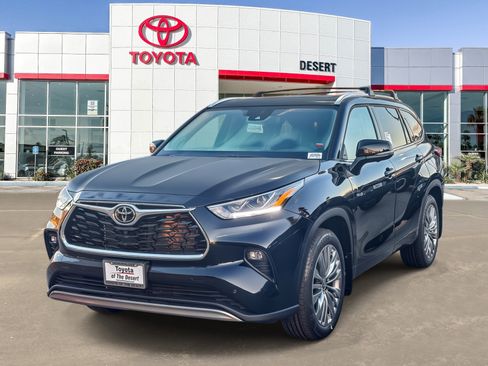 New 2026 Toyota Highlander Platinum image 3