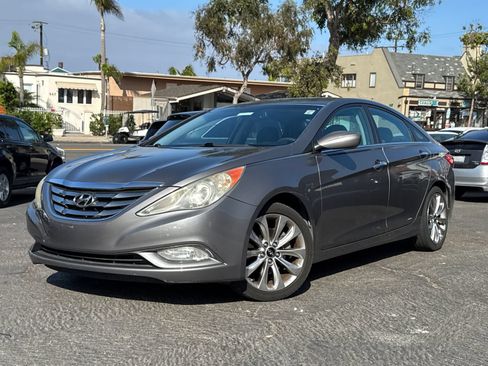 Used 2011 Hyundai Sonata SE w/ Navigation & Sunroof Pkg 4 FWD image 2