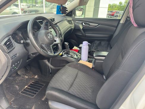 Used 2020 Nissan Rogue SV w/ Premium Package FWD image 8