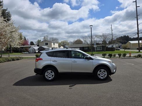 Used 2014 Toyota RAV4 LE image 4