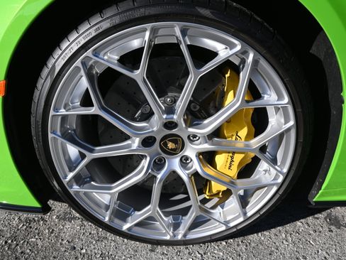 Used 2021 Lamborghini Huracan EVO RWD image 34
