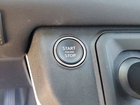 Used 2025 Land Rover Defender 130 X-Dynamic SE AWD/4WD image 19