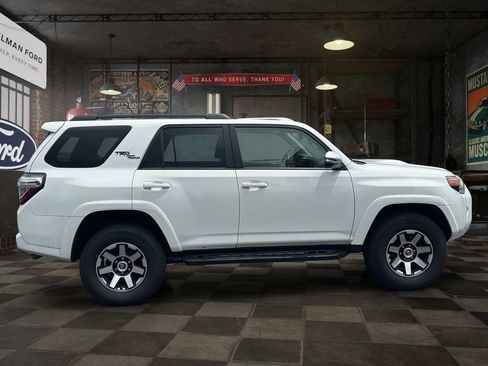 Used 2021 Toyota 4Runner TRD Off-Road Premium w/ Moonroof Package AWD/4WD image 7
