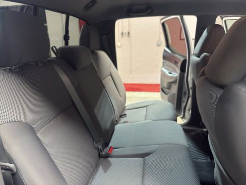 Used 2015 Toyota Tacoma 4x4 Double Cab image 25