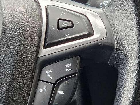 Used 2017 Ford Fusion SE FWD image 18