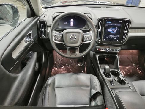 Used 2024 Volvo XC40 B5 Core image 29