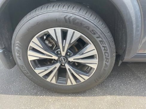Used 2022 Nissan Rogue SV FWD image 12