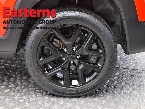 Used 2018 Jeep Renegade Altitude AWD/4WD image 8