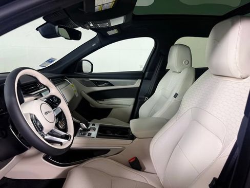 Certified 2026 Jaguar F-PACE R-Dynamic S AWD/4WD image 5