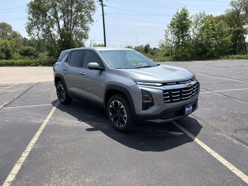 New 2026 Chevrolet Equinox LT w/ Convenience Package II FWD image 3