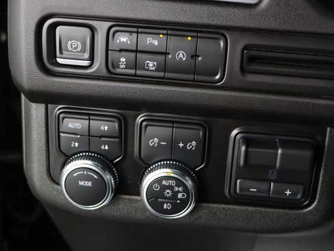 Used 2023 GMC Yukon SLT w/ SLT Luxury Package image 23