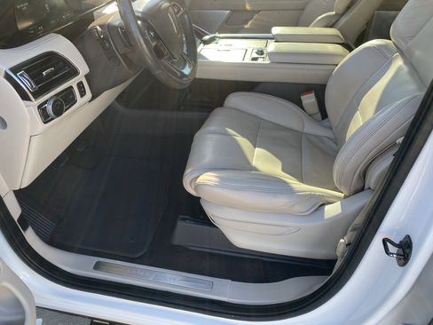 Used 2020 Lincoln Navigator Reserve w/ Luxury Package image 22