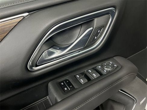 Used 2023 Chevrolet Suburban High Country image 23