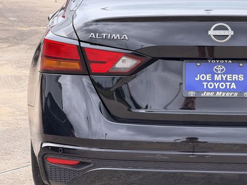 Used 2025 Nissan Altima 2.5 SV FWD image 10