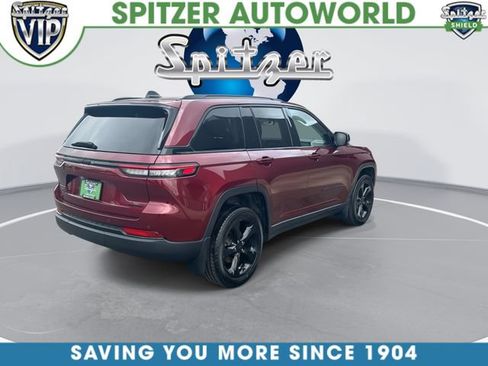 Used 2023 Jeep Grand Cherokee Limited w/ Black Appearance Package AWD/4WD image 9
