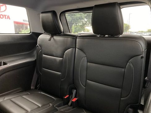 Used 2021 GMC Acadia SLT w/ Elevation Edition FWD image 12