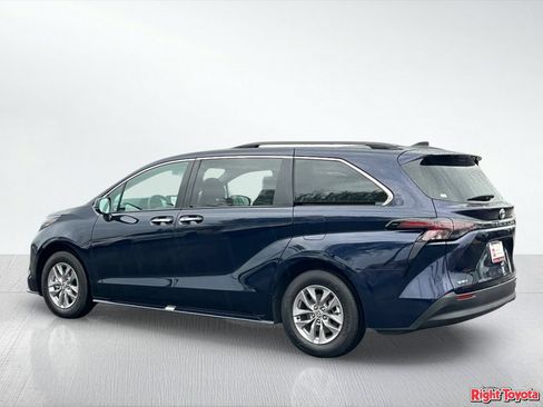 Certified 2026 Toyota Sienna XLE FWD image 5