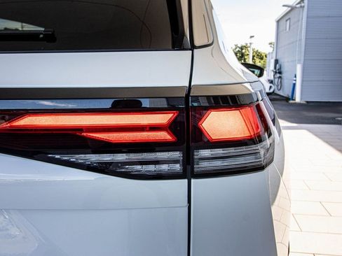 New 2026 Volkswagen Tiguan SE image 17