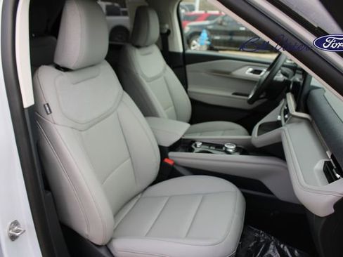 New 2026 Ford Explorer Active w/ Active Comfort Package image 7