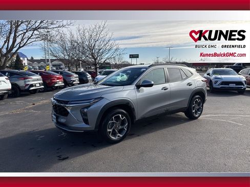 Used 2025 Chevrolet Trax LT image 9