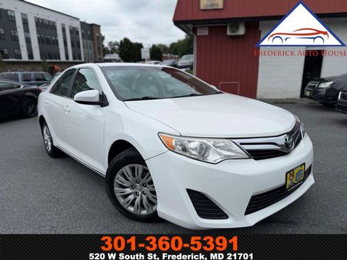 Used 2014 Toyota Camry LE FWD image 1