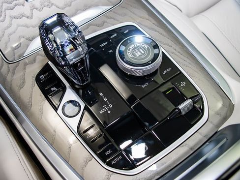 New 2026 BMW ALPINA XB7 image 19