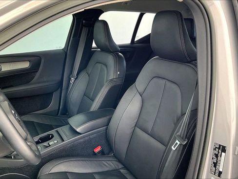 Certified 2023 Volvo XC40 B5 Core w/ Protection Package Premier image 33