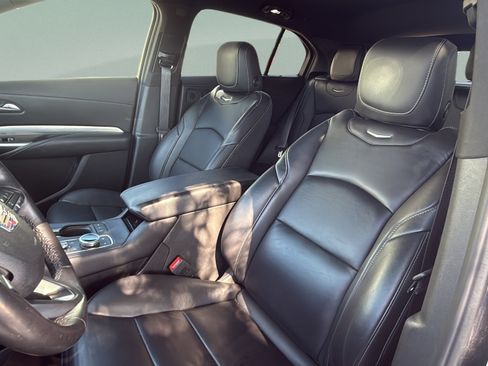 Used 2022 Cadillac XT4 Premium Luxury w/ Enhanced Visibility Package FWD image 10