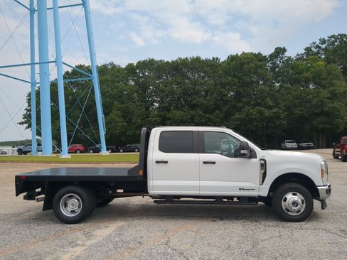Certified 2025 Ford F350 XL w/ XL Chrome Package AWD/4WD image 2