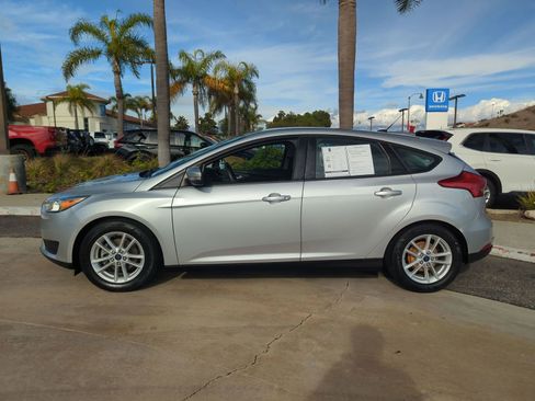 Used 2015 Ford Focus SE image 2