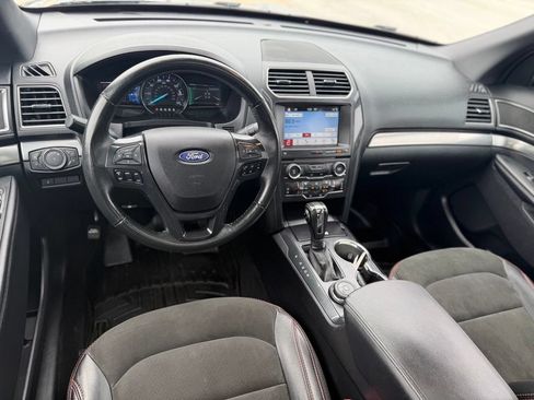 Used 2018 Ford Explorer XLT w/ Equipment Group 202A AWD/4WD image 19