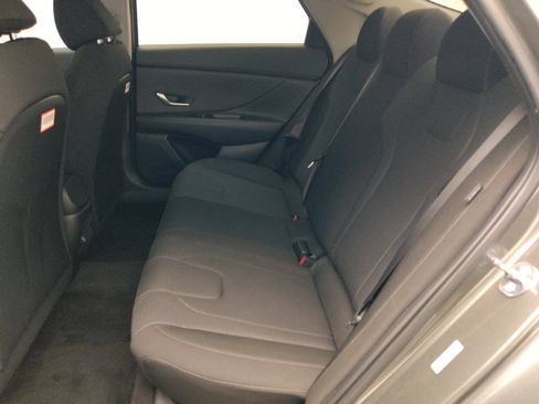 Used 2025 Hyundai Elantra SE FWD image 18
