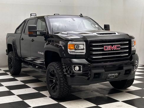 Used 2018 GMC Sierra 2500 SLT w/ Duramax Plus Package AWD/4WD image 2
