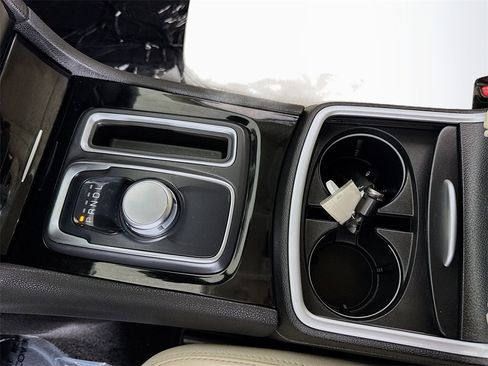 Used 2023 Chrysler 300 Touring L image 18