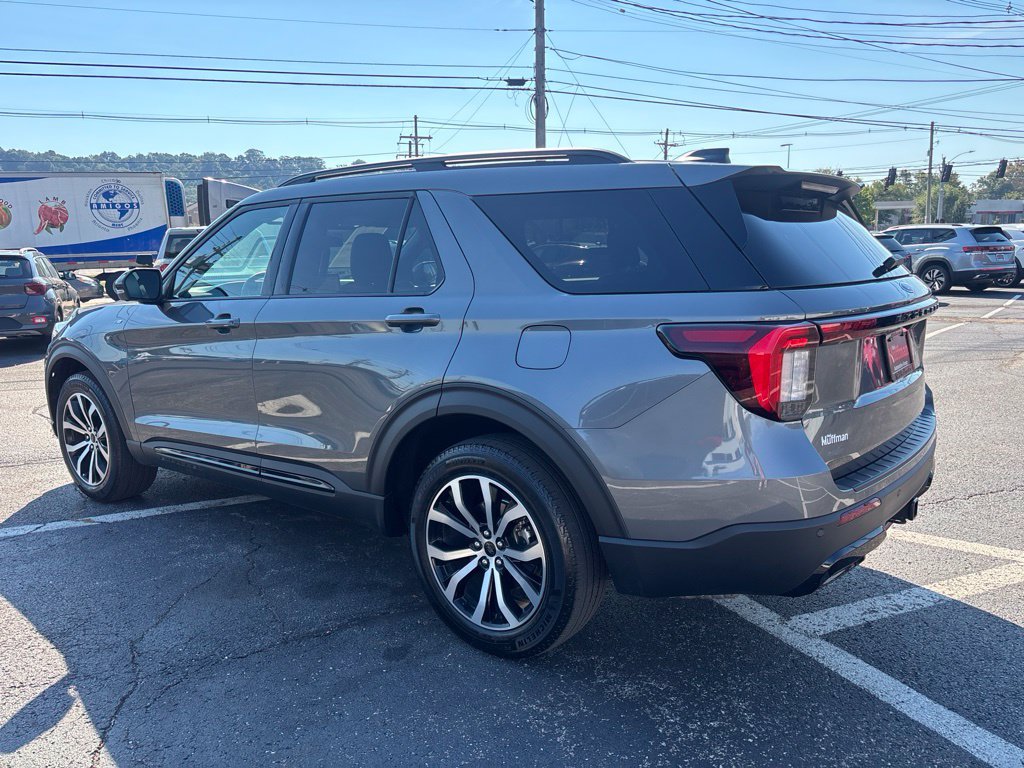 Used 2025 Ford Explorer ST-Line AWD/4WD image 4