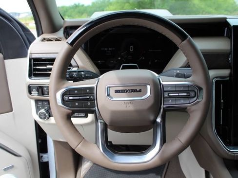 New 2026 GMC Yukon Denali w/ Denali Reserve Package AWD/4WD image 14