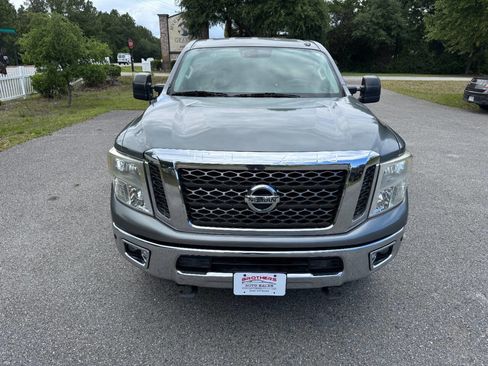Used 2017 Nissan Titan SV RWD image 2