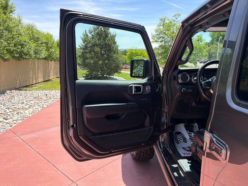 Used 2021 Jeep Wrangler Unlimited Rubicon AWD/4WD image 10