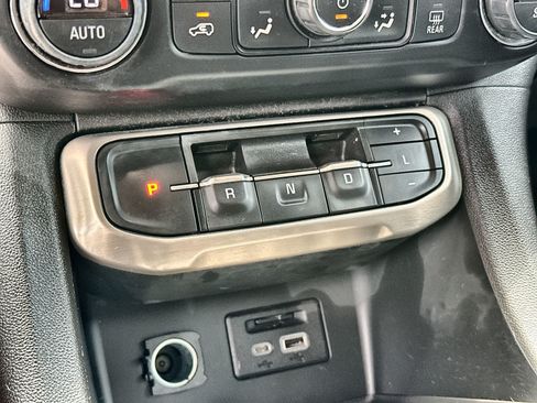 Used 2021 GMC Acadia Denali w/ Denali Technology Package FWD image 23
