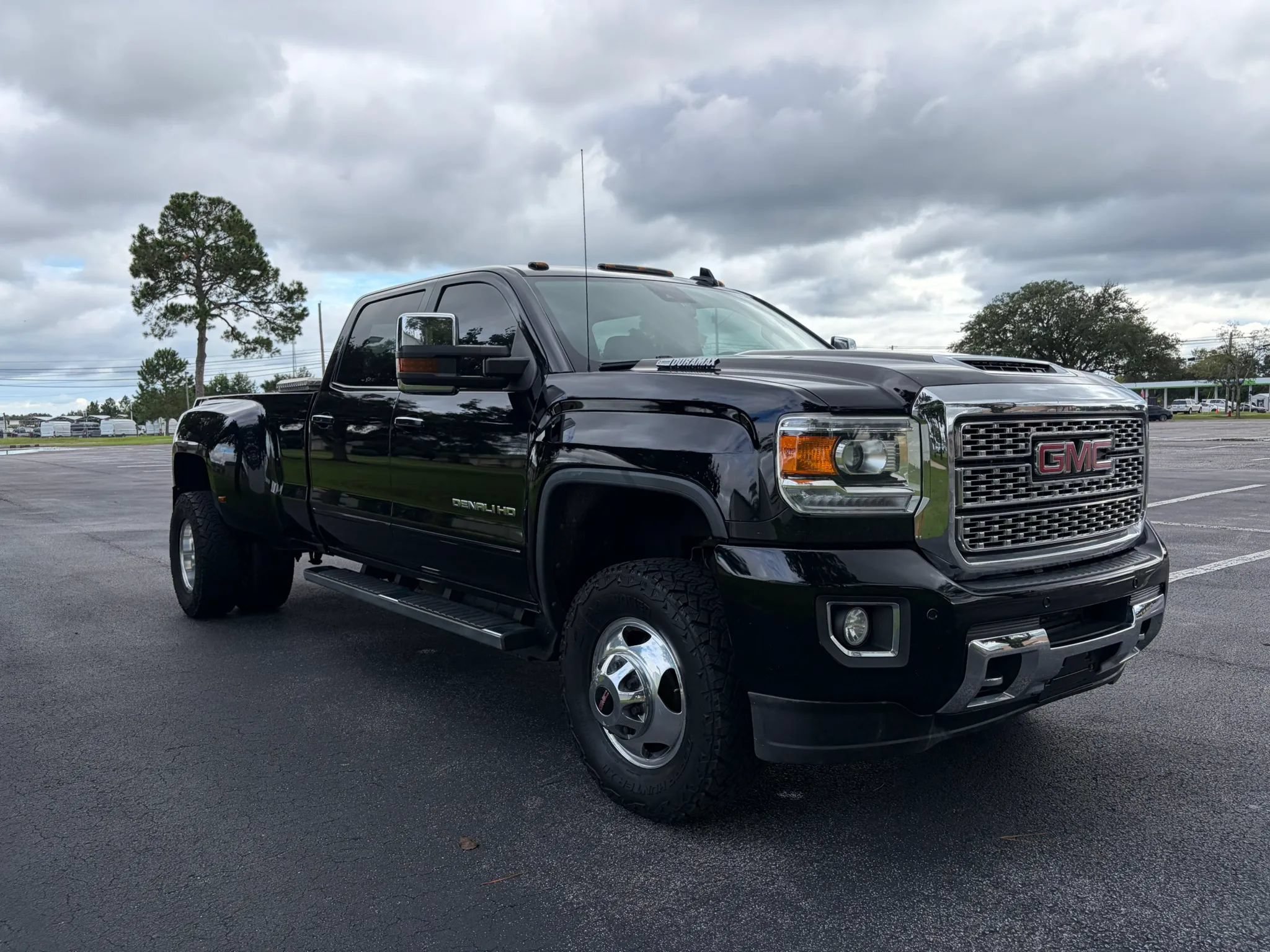 Used 2018 GMC Sierra 3500 Denali w/ Duramax Plus Package AWD/4WD image 9