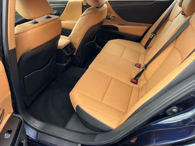 Certified 2025 Lexus ES 300h w/ Premium Package FWD image 22