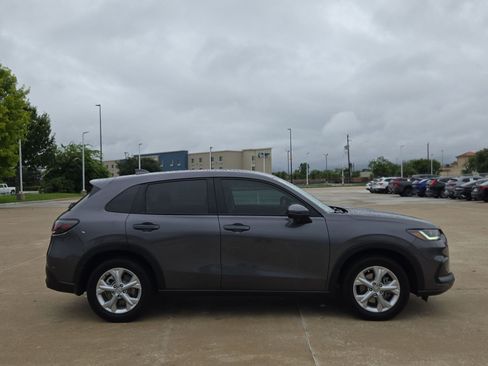 Used 2025 Honda HR-V LX image 2