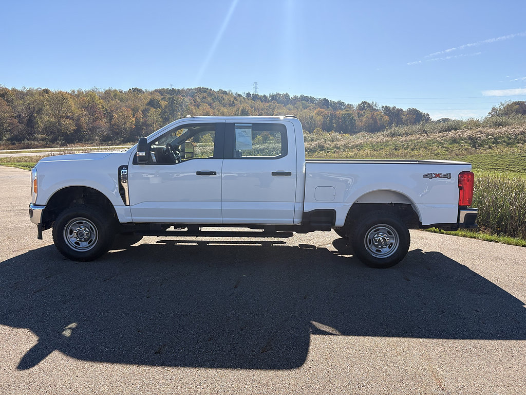 Used 2023 Ford F250 XL w/ Snow Plow/Camper Package AWD/4WD image 2