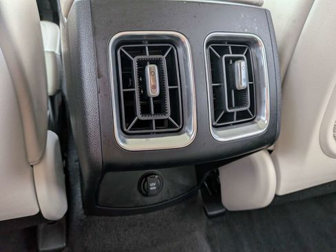 Certified 2025 Kia Sorento S AWD/4WD image 19