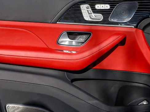 Certified 2025 Mercedes-Benz Maybach GLS 600 4MATIC image 28