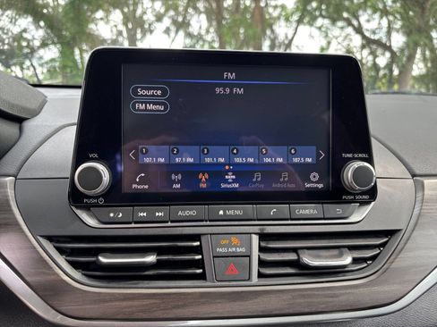 Used 2025 Nissan Altima 2.5 SV FWD image 20